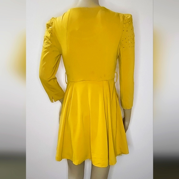 ❤️Beautiful yellow dress with puff sleeves can fit to UK S-M - Picture 2 of 2